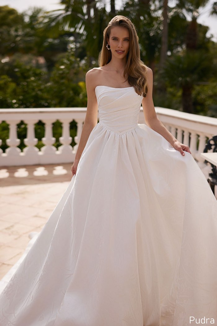 Rochie de mireasă Pudra din colecția Essence of Her