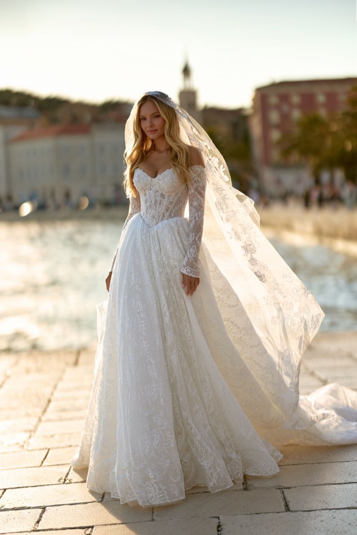 Rochie de mireasă Scarlet din colecția Luminous Veil